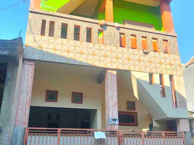 Kontrakan 6 kamar sewa rumah akses mobil 3 lantai bagus