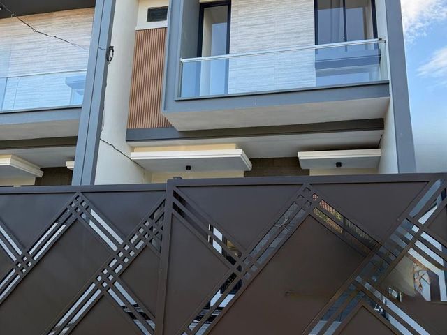 Rumah baru Manyar Tirtoyoso dkt klampis dan ngagel