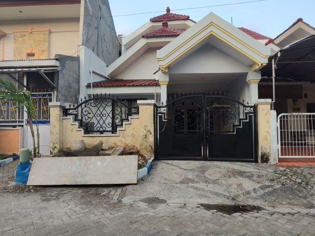 Disewakan Rumah Pantai Mentari