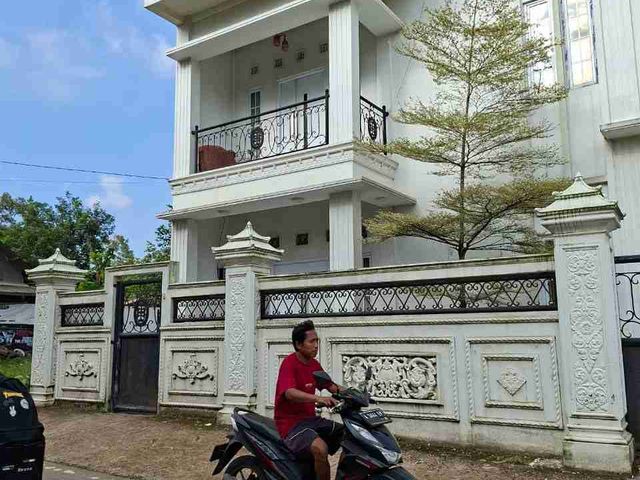 jual rumah mewah pinggir jalan bangunan 2 lantai