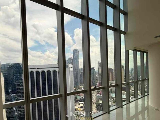 For Sale 4 Bedroom in Park Central Skyview Villa at Park Central Towers, Makati City