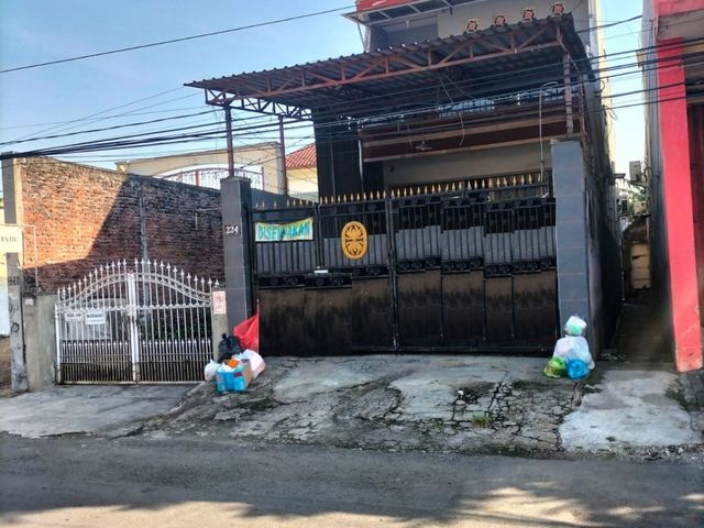rumah disewakan petemon barat surabaya