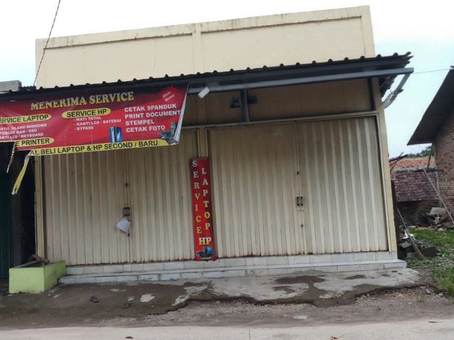 Dijual 2 Ruko Pinggir Jalan Sangat Cocok Untuk Usaha Depan Kelurahan Luas Tanah 80 m² - Rp 400 Jt nego