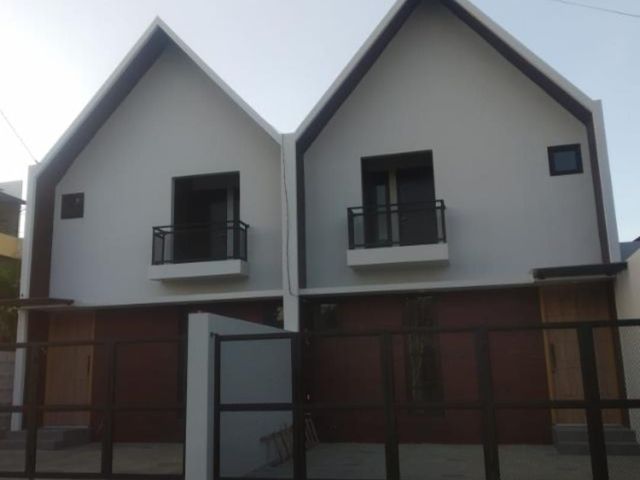 Rumah Kutisari Indah  NEW GRESS MINIMALIS SCANDINAVIAN DESIGN Row 3.5 mobil Hadap Barat