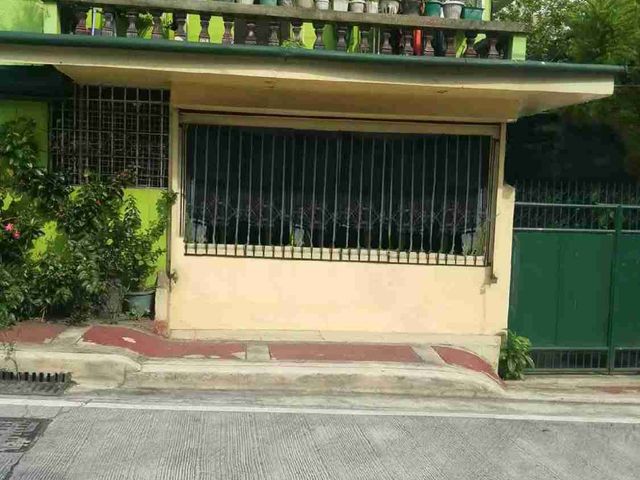 5 Door Apartment walking distance to SM North EDSA with income