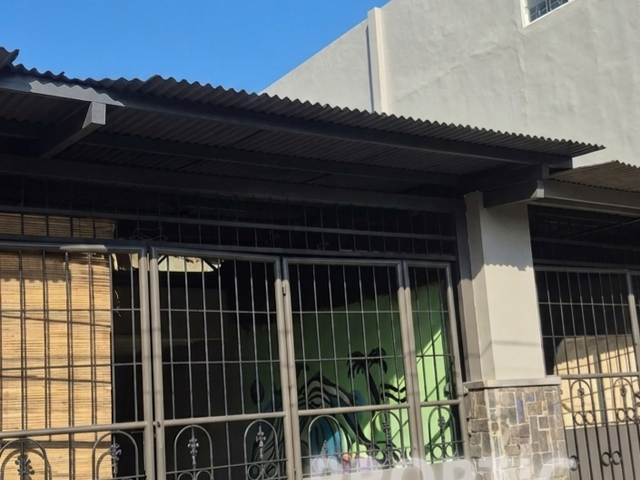 Rumah 2.5 Lantai Barata jaya Surabaya - RM211APD