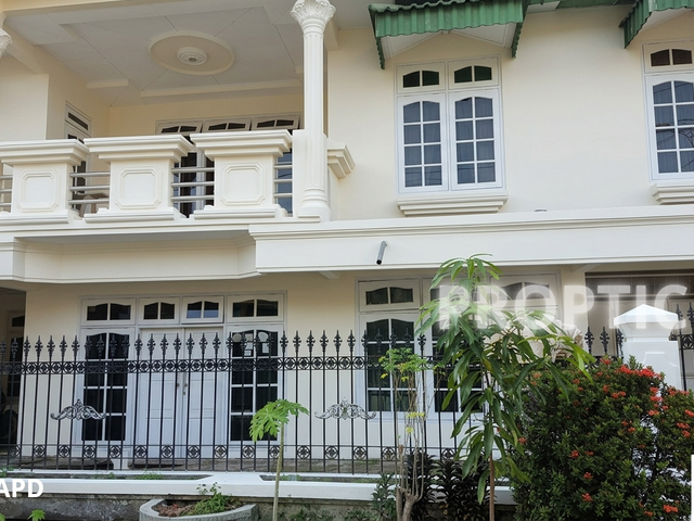 Rumah 2 Lantai Tropodo Sidoarjo - RM209APD