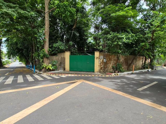 FOR SALE: ₱107.5M Corner Residential Lot – New Manila, Quezon City