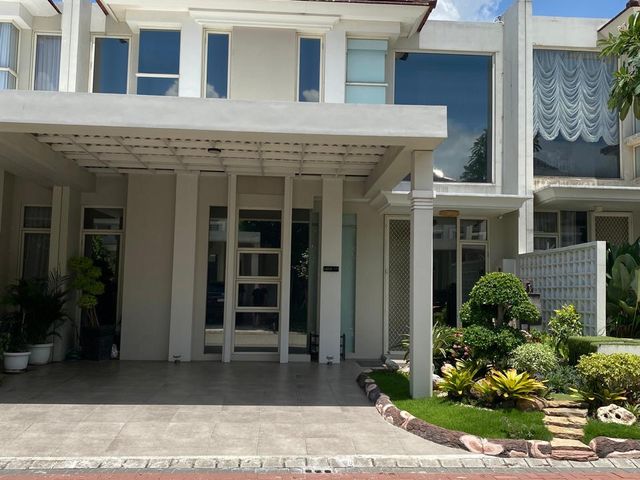 Dijual rumah Grand pakuwon