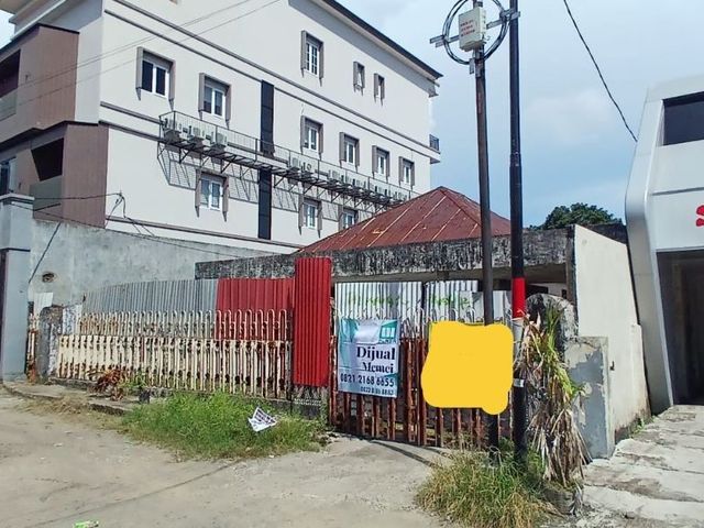 Dijual Rumah Tua di Jalan Monginsidi Baru