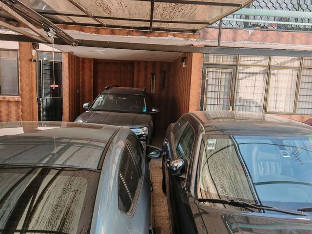 CASA PARA REMODELAR FRENE A PARQUE