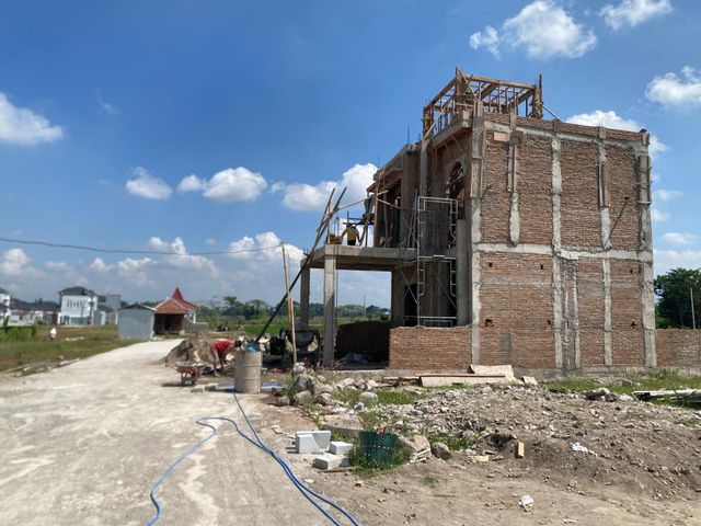 RUMAH 2 LANTAI DI KLATEN DEKAT PEMDA KLATEN