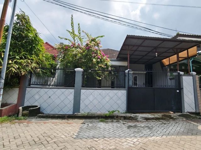 Rumah Baru Renov Perumahan Mojo Hadap Utara Row Jalan 2 Mobil Longgar