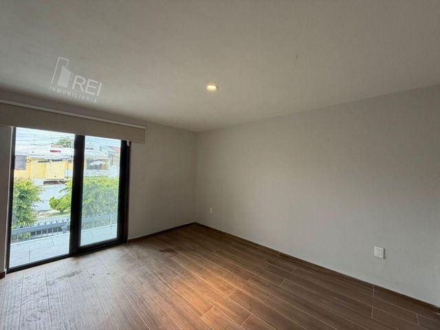 place photo 58