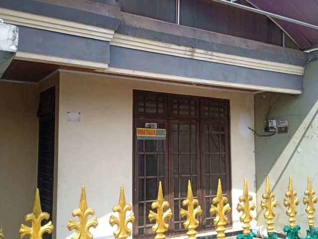 rumah disewakan petemon surabaya