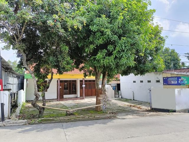 Dijual Rumah Lokasi Ramai Penduduk di Jl. Durian Raya Semarang