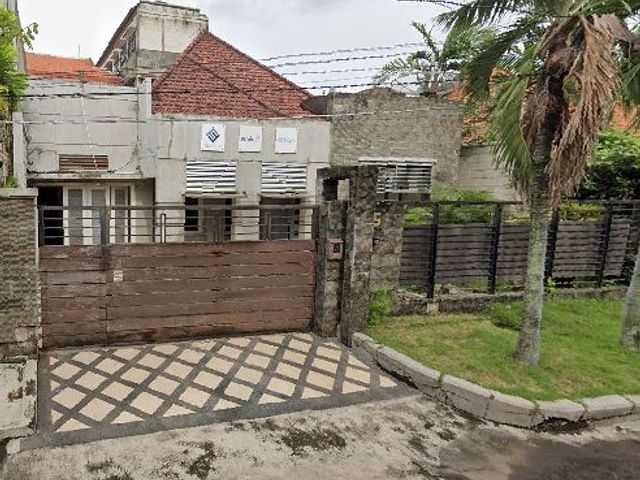 dijual rumah di jln pudak surabaya