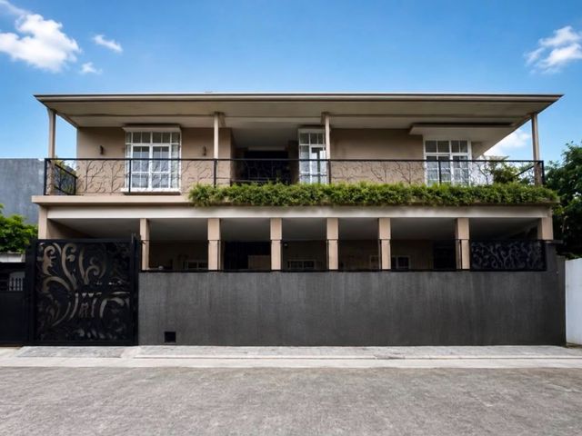 Dijual Murah Cepat Lelang Rumah Minimalis Modern di Darmo Indah