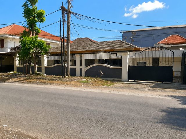 Dijual Rumah Hitung Tanah untuk Komersil di Manyar Rejo, Cocok Untuk Kantor, Toko, Dekat Raya Manyar, Surabaya Timur