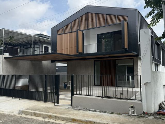 New Deluxe 4 Bedroom House and Lot for Sale in Fairview Brittany Neopolitan, Quezon City