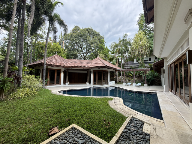 Grand Luxury Estate with Expansive Garden & Pool in Forbes Park South