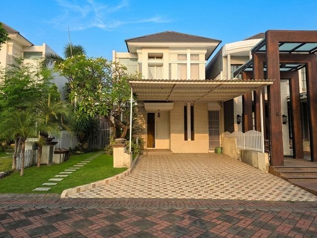 Rumah Pakuwon Indah  MINIMALIS SIAP HUNI BOULEVARD