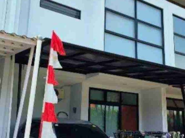 RUMAH CANTIK PERUMAHAN ROYALE BINTARO SAWAH BARU TANGERANG SELATAN