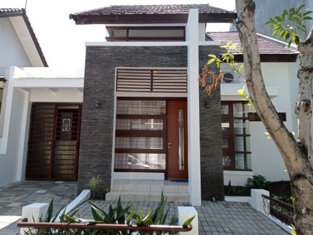 Disewakan rumah minimalis semi furnished, siap pakai Alam Hijau, Citraland, Surabaya Barat