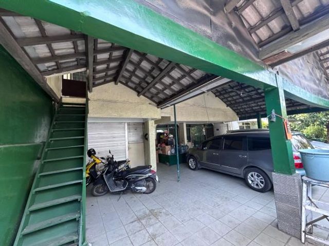 Dijual rumah 2 lantai , hook , Prapen Indah Pojok, Surabaya Selatan