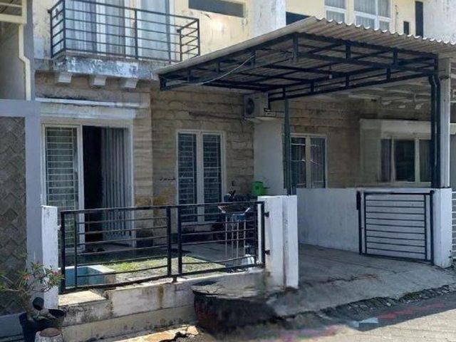 Rumah 2 lantai hadap Selatan lokasi di GreenLake, Wonorejo
