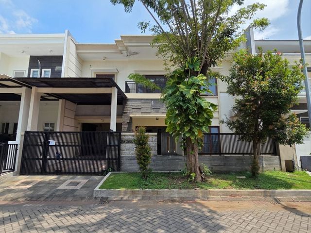 Rumah Pakuwon City STRATEGIS SIAP HUNI garasi carport