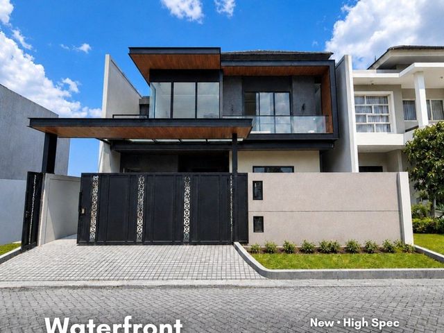 Rumah Waterfront, Citraland New • High Spec • Row 3 Mobil