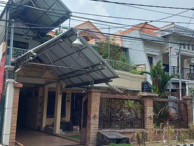 Rumah Nginden Intan Barat
