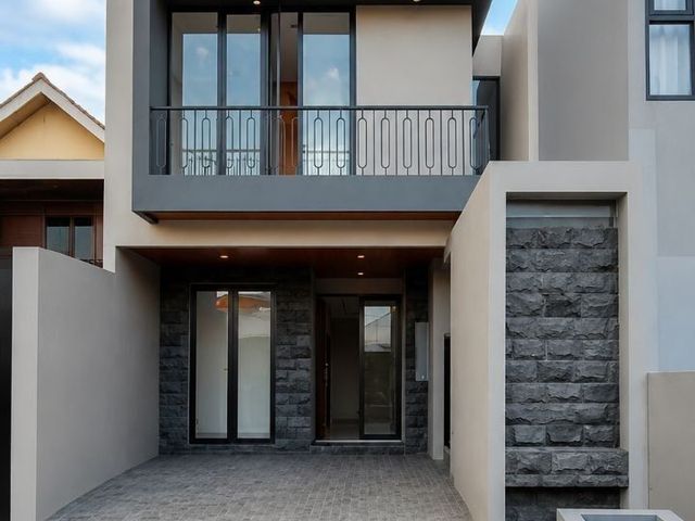 RUMAH MANYAR TIRTOYOSO SURABAYA NEW MINIMALIS Row jalan 10 meter Hadap Timur