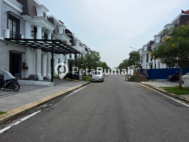 DIJUAL/DISEWA Rumah Siap Huni di 𝗖𝗜𝗧𝗥𝗔𝗟𝗔𝗡𝗗 𝗛𝗘𝗟𝗩𝗘𝗧𝗜𝗔 - JALAN KAPTEN SUMARSONO (hendy)