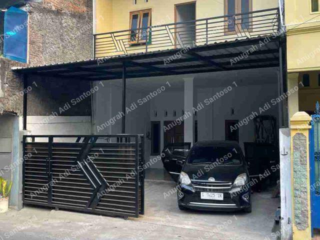 Dijual Rumah kost depan UNS Solo