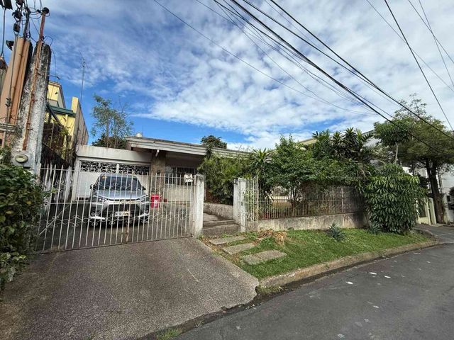 4 Bedroom House and Lot in Don Antonio Heights FOR SALE