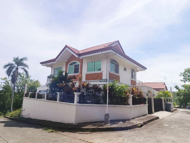 442sqm House in El Monte Verde Subdivision Lamac Consolacion Cebu near SM Mall