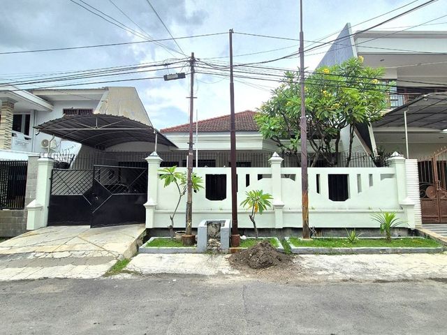 Rumah Dharmahusada Indah  STRATEGIS