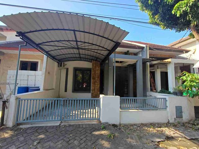 DISEWAKAN RUMAH CANTIK 
*KOALA REGENCY*