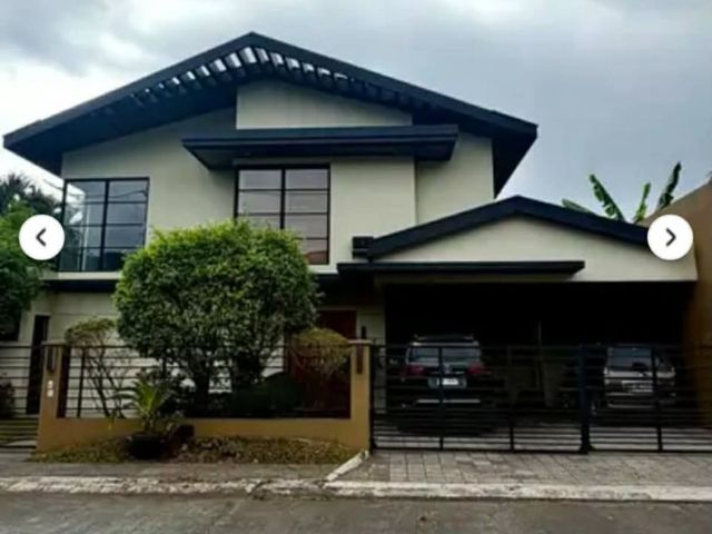 House with pool in Loyola Grand Villas