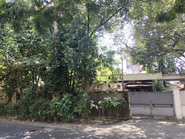 Jual rumah Jalan Melati ( belakang Grand City Mall) .