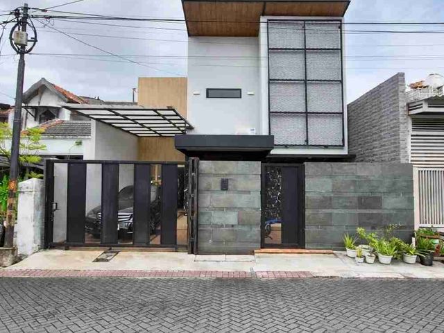 DIJUAL MURAH, RUMAH MODERN MINIMALIS SIAP HUNI, SBY BARAT SIMPANG DARMO PERMAI SELATAN