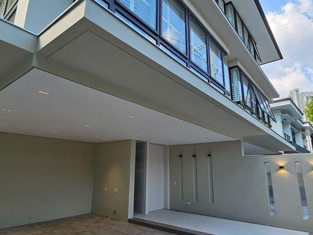 FOR RENT 3BR HOUSE WITH ELEVATOR IN SAN LORENZO VILLAGE MAKATI