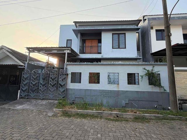 Djual rumah 2 lantai semarang barat