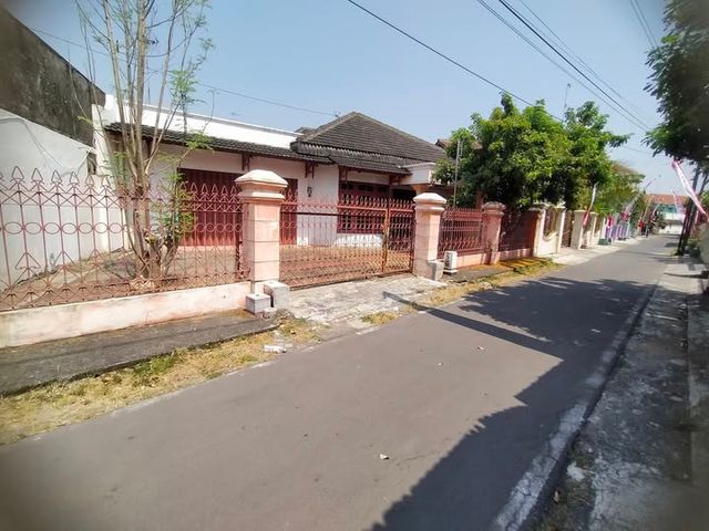 DIJUAL atau DIKONTRAKKAN rumah dkt RS. Saras Ibnu Sina Sragen
