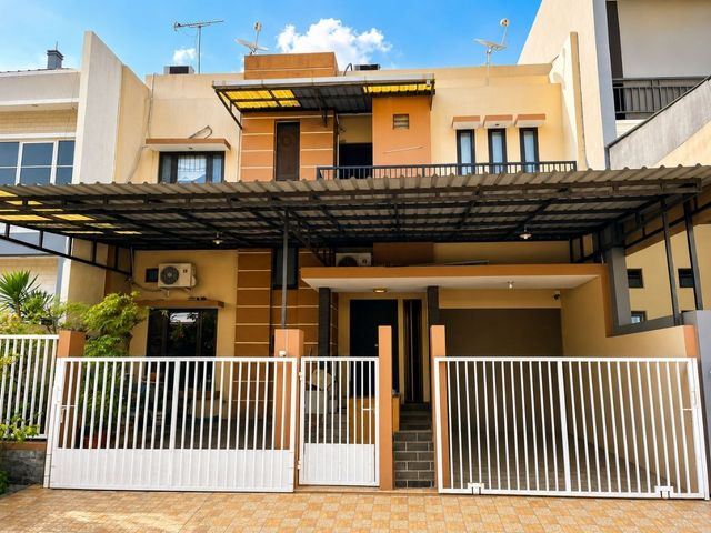Rumah Pakuwon City MINIMALIS STRATEGIS  BAGUS