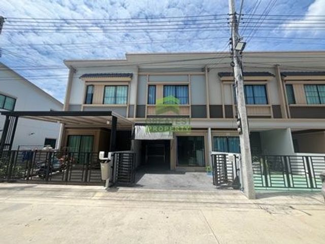 ทาวน์เฮ้าส์ 2 ชั้น หมู่บ้านสิริเพลส วงแหวน ลำลูกกา 3 ห้องนอน 17.20 ตร.ว ใกล้มหาวิทยาลัยอีสเทิร์นเอเซีย