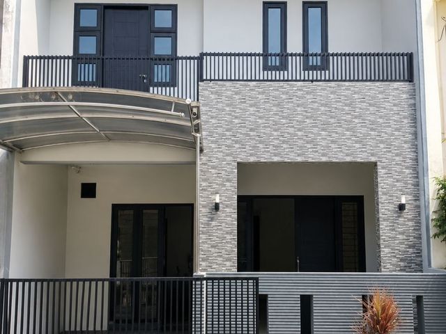 Rumah Pakuwon City  STRATEGIS MINIMALIS