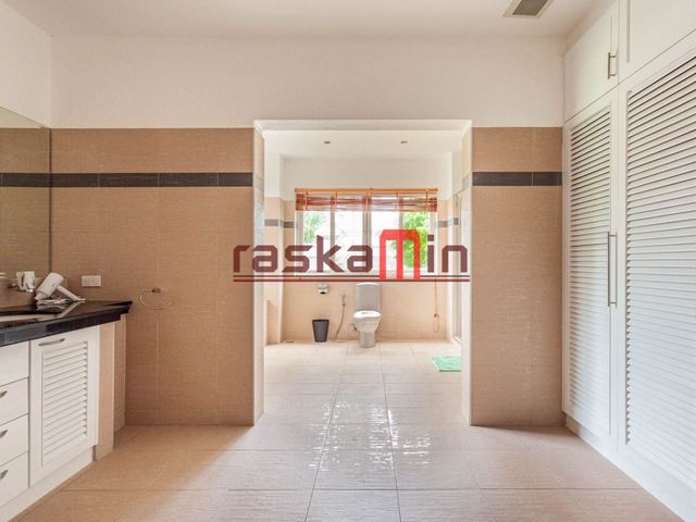place photo 48